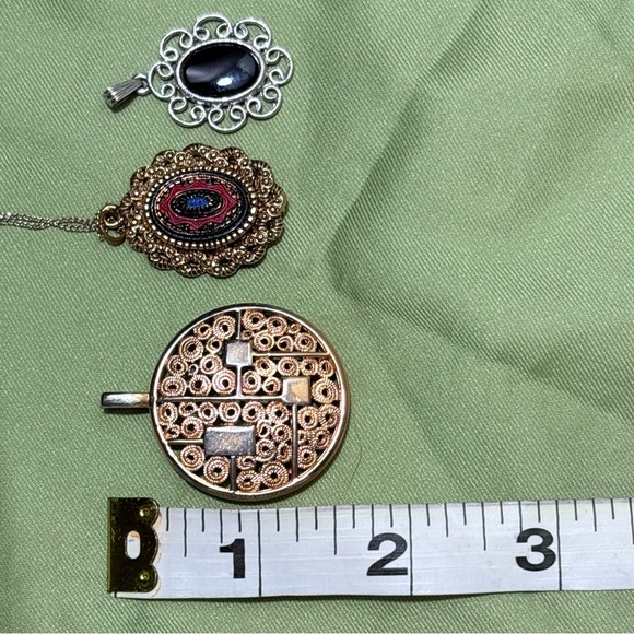 Vintage Sarah Coventry bundle necklace jewelry lot gold filigree oval pendant - Picture 6 of 7